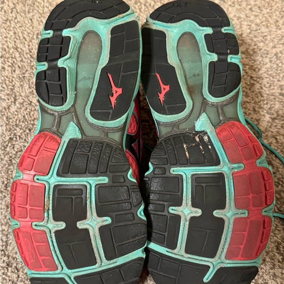 Mizuno Women’s shoes size 11 - Picture 3 of 4